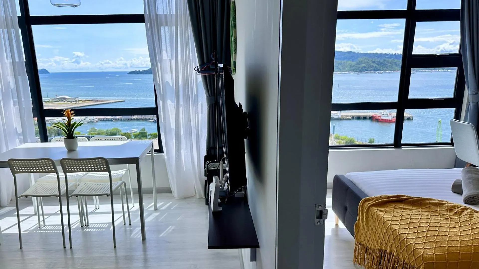 Jq1 Sea & Pool Or City View Wifi I Washing Machine For Some Units I Cuckoo Water Jesselton Quay By R2 Kota Kinabalu Apartment