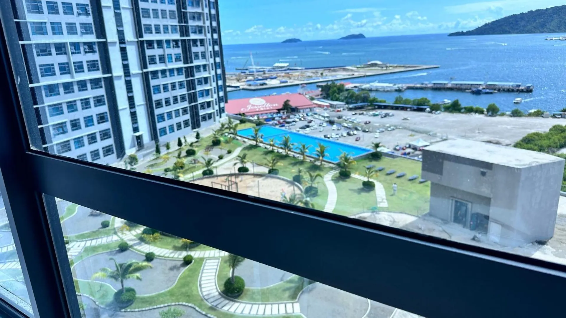 Apartment Jq1 Sea & Pool Or City View Wifi I Washing Machine For Some Units I Cuckoo Water Jesselton Quay By R2 Kota Kinabalu