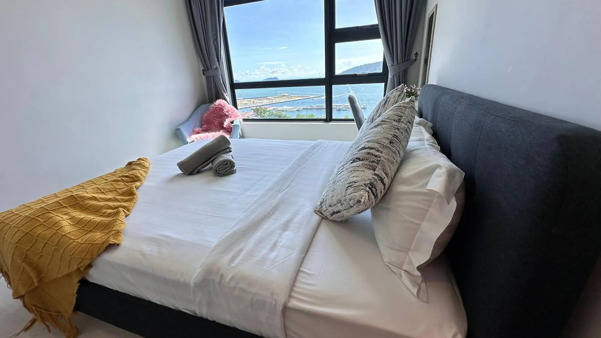 Apartment Jq1 Sea & Pool Or City View Wifi I Washing Machine For Some Units I Cuckoo Water Jesselton Quay By R2 Kota Kinabalu