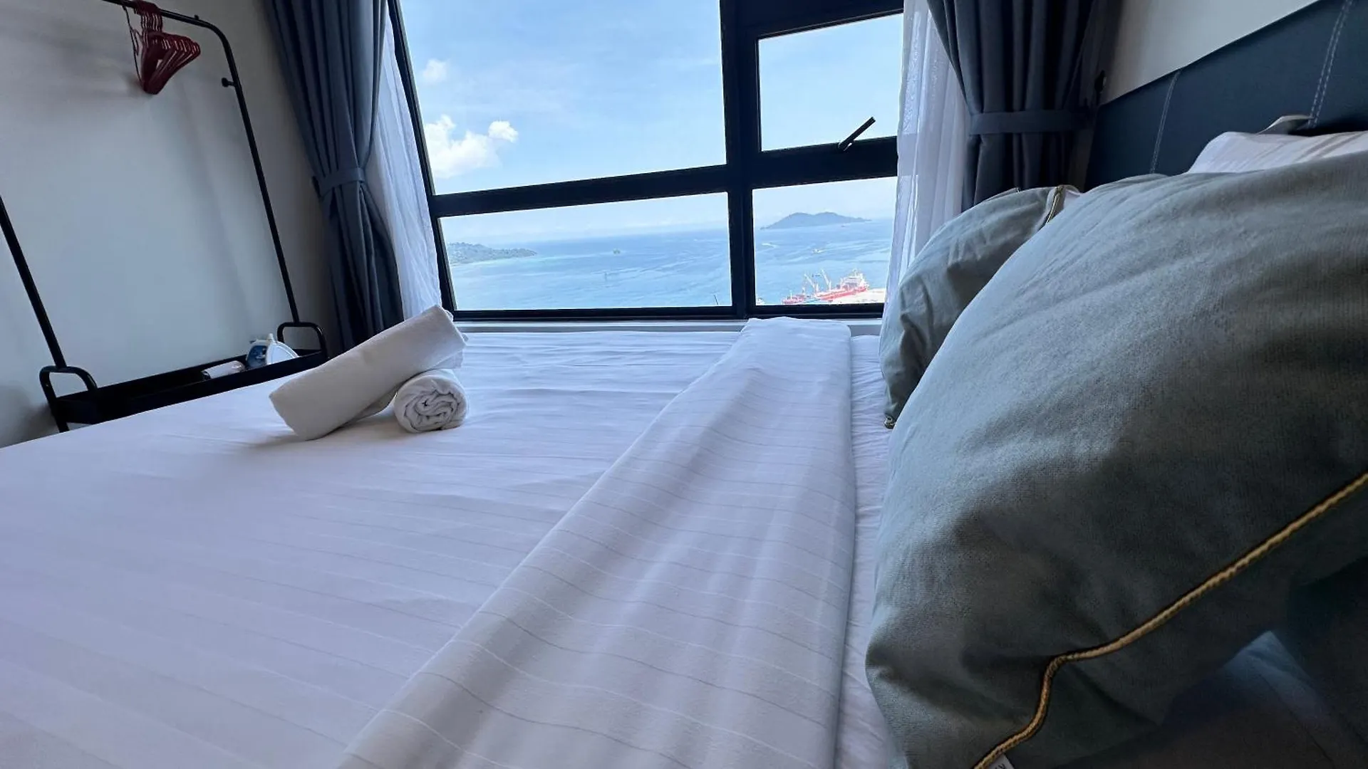 Jq1 Sea & Pool Or City View Wifi I Washing Machine For Some Units I Cuckoo Water Jesselton Quay By R2 Kota Kinabalu Apartment